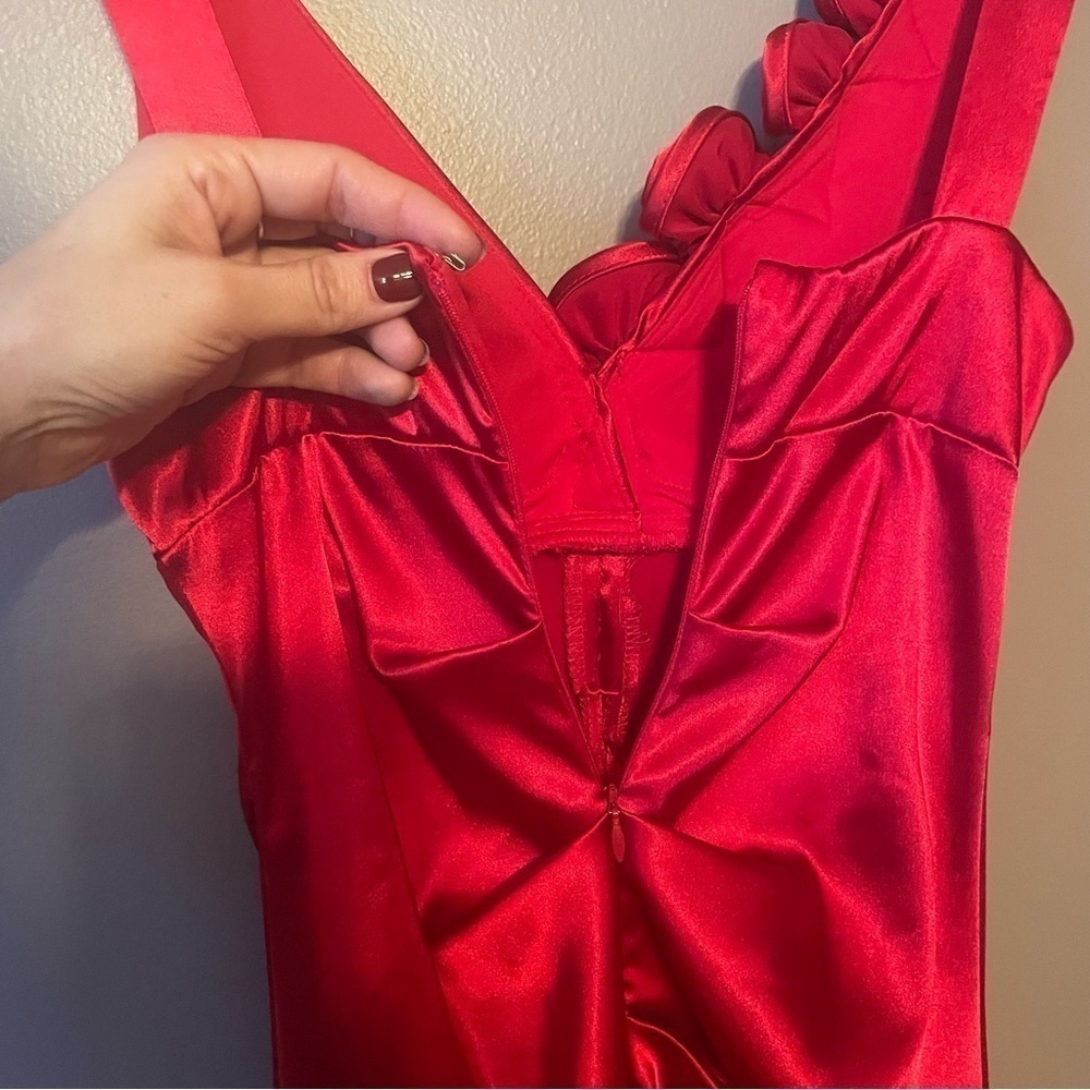 Xscape Red Satin Ruched Rosette Shoulder Midi Dress Size Small/4 - Picture 12 of 13